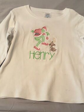 White Long-Sleeve Kids Top with Green & Red Embroidery - Grinch & dog